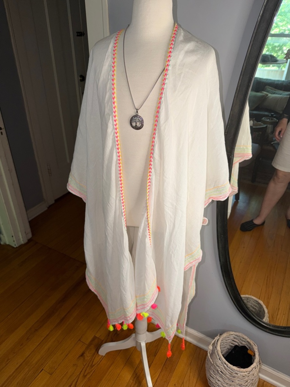 100% Cotton White Heart-Trim Sarong Coverup - Women's Beach Wrap - Picture 3 of 8
